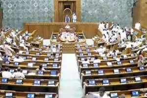 ਲੋਕ ਸਭਾ ‘ਚ ਵਿਰੋਧੀ ਧਿਰ ਦੇ ਹੰਗਾਮੇ ਕਾਰਨ ਗਰਮਾਇਆ ਮਾਹੌਲ! ਨਾਅਰੇਬਾਜ਼ੀ ਦੌਰਾਨ ਕਾਰਵਾਈ ਮੁਲਤਵੀ